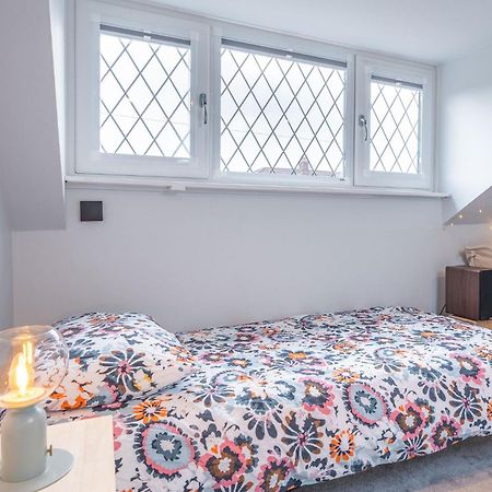 Nature Inspired Bungalow With 3 Rooms - 10 Mins From Manchester Airport Timperley 外观 照片