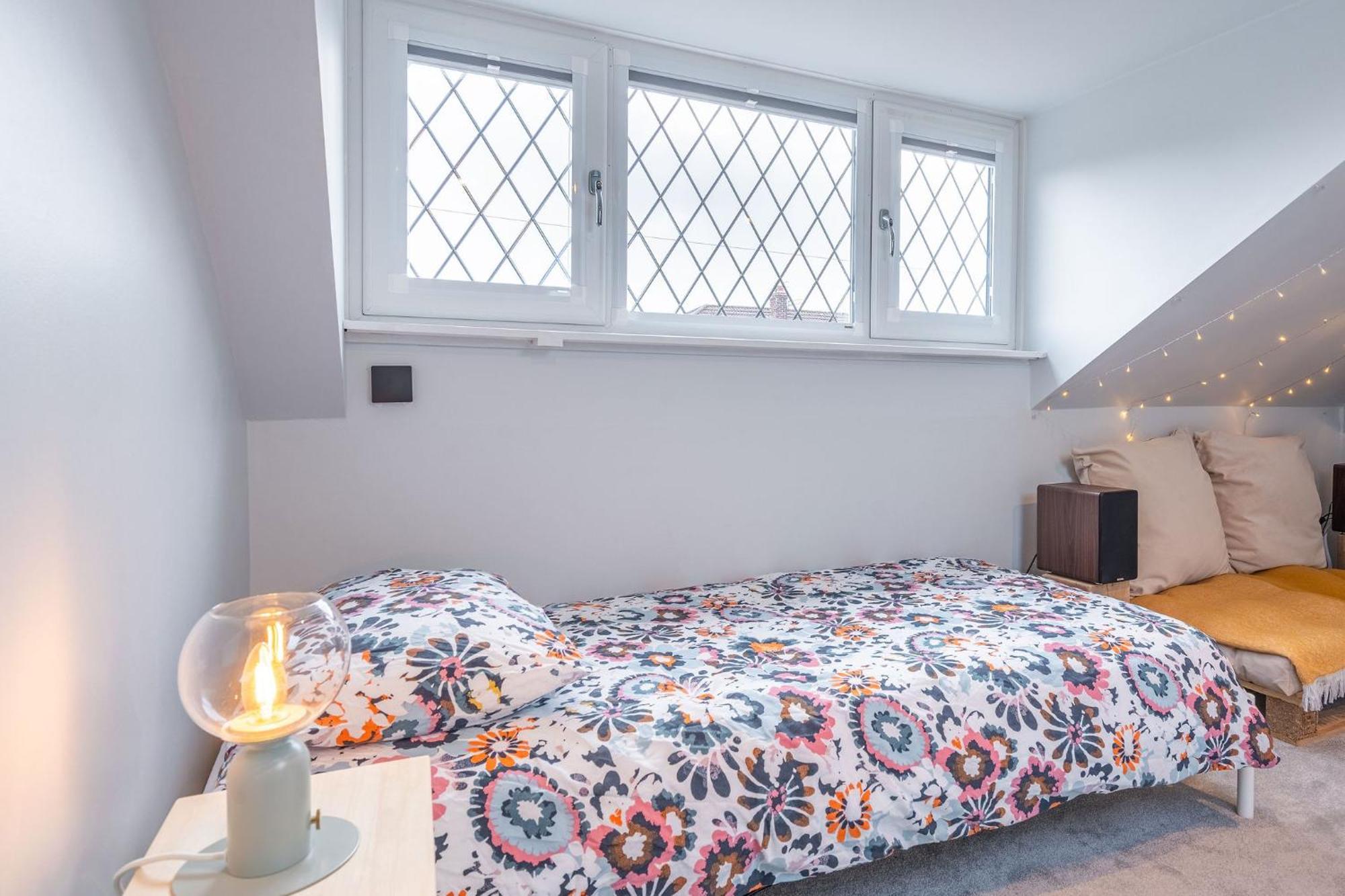 Nature Inspired Bungalow With 3 Rooms - 10 Mins From Manchester Airport Timperley 外观 照片