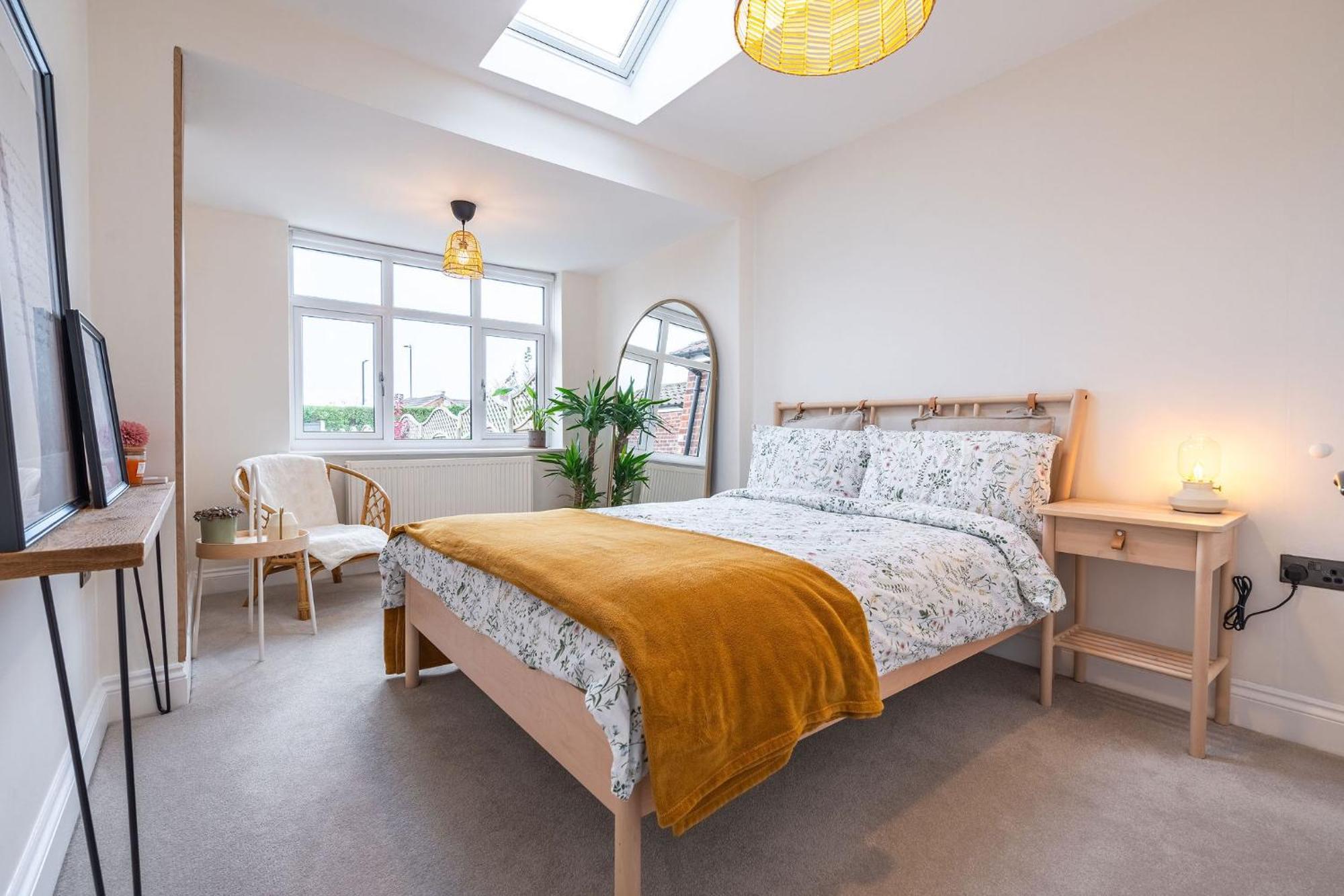 Nature Inspired Bungalow With 3 Rooms - 10 Mins From Manchester Airport Timperley 外观 照片