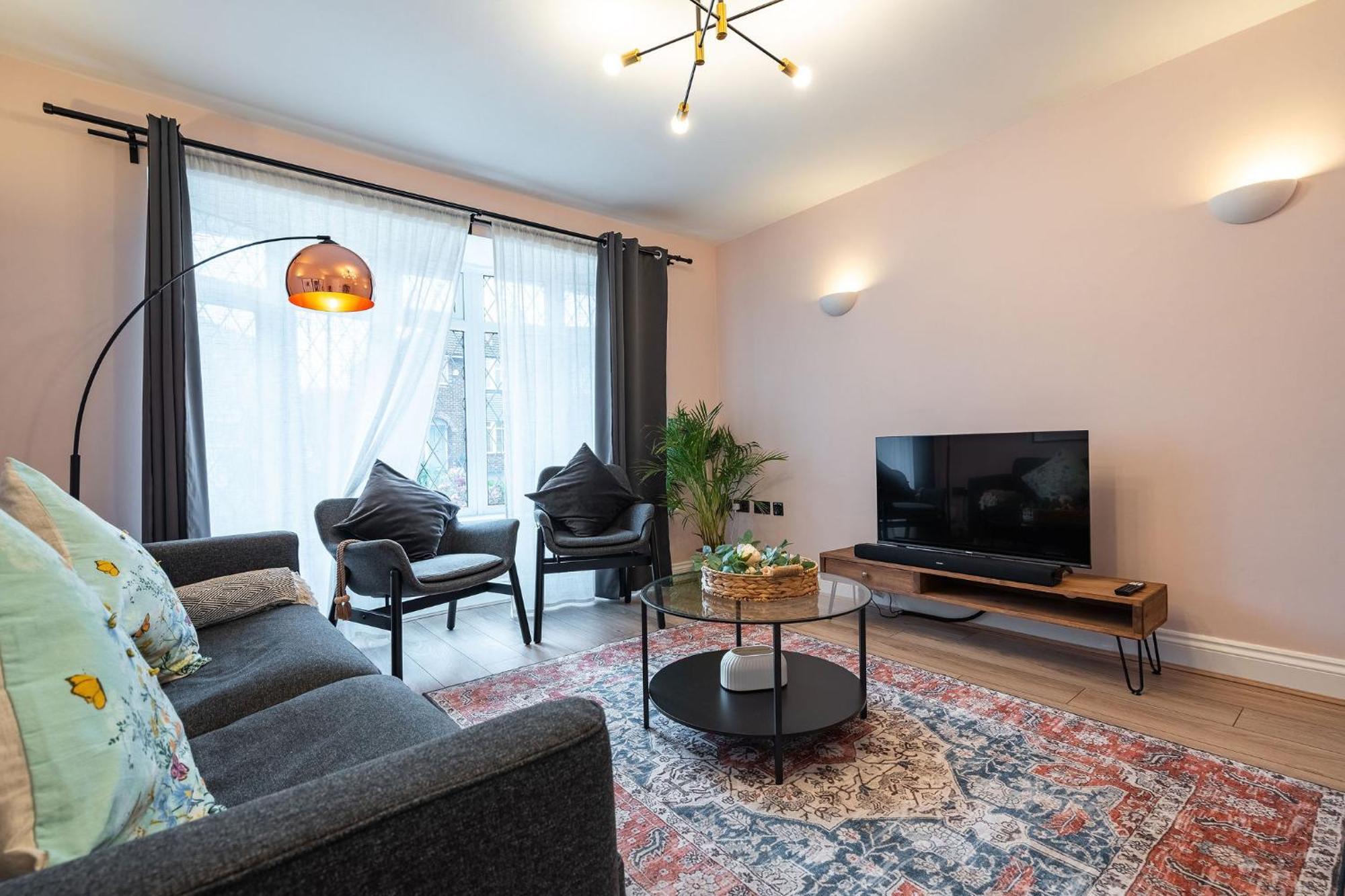 Nature Inspired Bungalow With 3 Rooms - 10 Mins From Manchester Airport Timperley 外观 照片