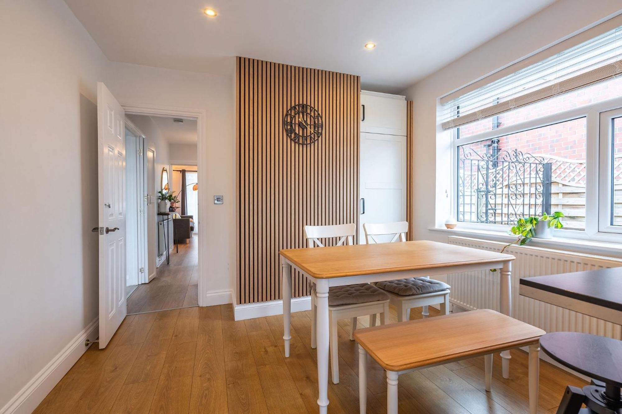 Nature Inspired Bungalow With 3 Rooms - 10 Mins From Manchester Airport Timperley 外观 照片